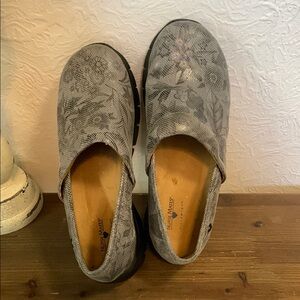 Nurse Mates Gray Floral Clogs